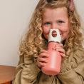 Afbeelding laden in Galerijviewer, Smikkels – RVS Drinkfles Roze Kids Plus