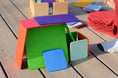 Afbeelding laden in Galerijviewer, Bauspiel Set van 52 gekleurde, houten plankjes Kids Plus