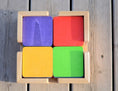 Afbeelding laden in Galerijviewer, Bauspiel Set van 52 gekleurde, houten plankjes Kids Plus