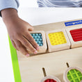 Afbeelding laden in Galerijviewer, Guidecraft Tactile Matching Houten Puzzel Kids Plus