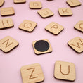 Afbeelding laden in Galerijviewer, Ferflex Magnetisch Alfabet – Houten Magnetische Letters Kids Plus