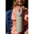 Afbeelding laden in Galerijviewer, GRECH&CO Twist + Go Thermo Water Bottle FOG - Kids Plus