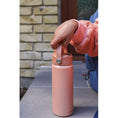 Afbeelding laden in Galerijviewer, GRECH&CO Twist + Go Thermo Water Bottle SUNSET - Kids Plus