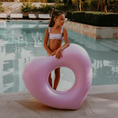 Afbeelding laden in Galerijviewer, Swim Essentials | Iconic Tones | Paars/Rood Hart Zwemband Ø 90 cm Jo Kids Plus