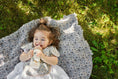 Afbeelding laden in Galerijviewer, Elodie Slabbetje met opvangbakje Blue Garden Light - Kids Plus
