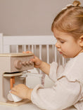 Afbeelding laden in Galerijviewer, Label Label – Houten Espresso Machine – Nougat Kids Plus
