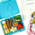 Afbeelding laden in Galerijviewer, Yumbox Snack - lekvrije Bento box lunchbox - 3 vakken - Misty Aqua / Rainbow tray
