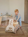 Afbeelding laden in Galerijviewer, Label Label – 3 in 1 Rocker, Walker and Car – Nougat Kids Plus
