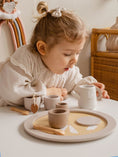 Afbeelding laden in Galerijviewer, Label Label – Houten Thee Set – Nougat Kids Plus
