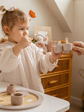 Afbeelding laden in Galerijviewer, Label Label – Houten Thee Set – Nougat Kids Plus
